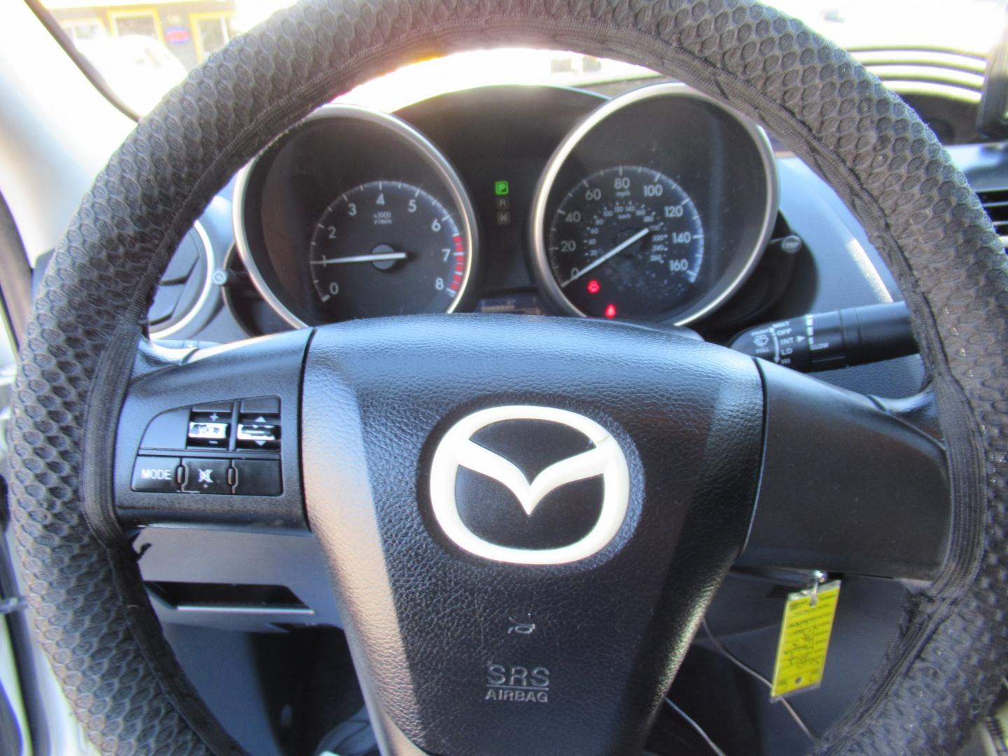 2012 White /Black Mazda MAZDA3 i Sport 4-Door (JM1BL1UF0C1) with an 2.0L L4 DOHC 16V engine, Automatic transmission, located at 1511 North Shepherd Dr., Houston, TX, 77008, (281) 657-1221, 29.798361, -95.412560- Photo#13