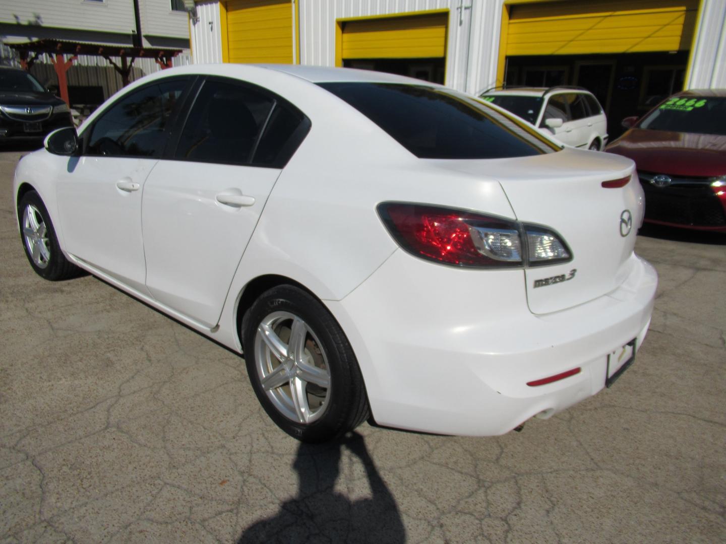 2012 White /Black Mazda MAZDA3 i Sport 4-Door (JM1BL1UF0C1) with an 2.0L L4 DOHC 16V engine, Automatic transmission, located at 1511 North Shepherd Dr., Houston, TX, 77008, (281) 657-1221, 29.798361, -95.412560- Photo#16