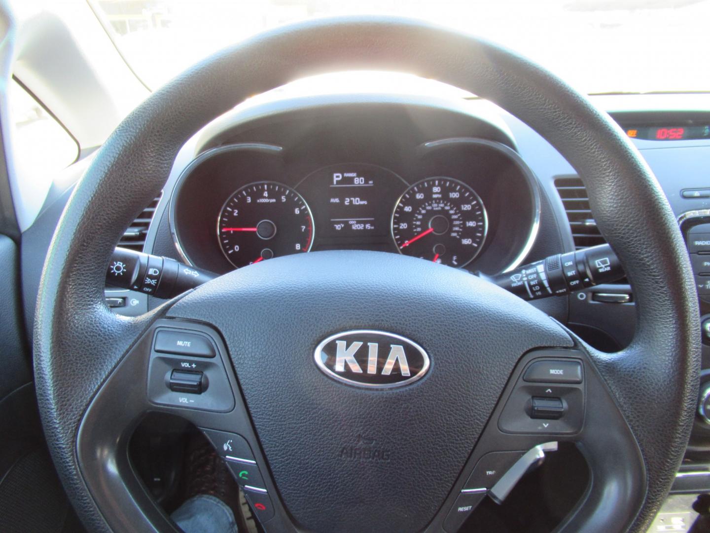 2018 White /Black Kia Forte 5-Door LX (KNAFK5A86J5) with an 2.0L L4 DOHC 16V engine, 6A transmission, located at 1511 North Shepherd Dr., Houston, TX, 77008, (281) 657-1221, 29.798361, -95.412560 - 2018 Kia Forte5 LX VIN: KNAFK5A86J5773997 Vehicle Details Hatchback 4 DR 2.0L I4 F DOHC 16V Gasoline Front wheel drive- Photo#1