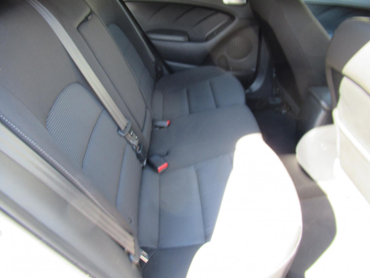 2018 White /Black Kia Forte 5-Door LX (KNAFK5A86J5) with an 2.0L L4 DOHC 16V engine, 6A transmission, located at 1511 North Shepherd Dr., Houston, TX, 77008, (281) 657-1221, 29.798361, -95.412560 - 2018 Kia Forte5 LX VIN: KNAFK5A86J5773997 Vehicle Details Hatchback 4 DR 2.0L I4 F DOHC 16V Gasoline Front wheel drive- Photo#12