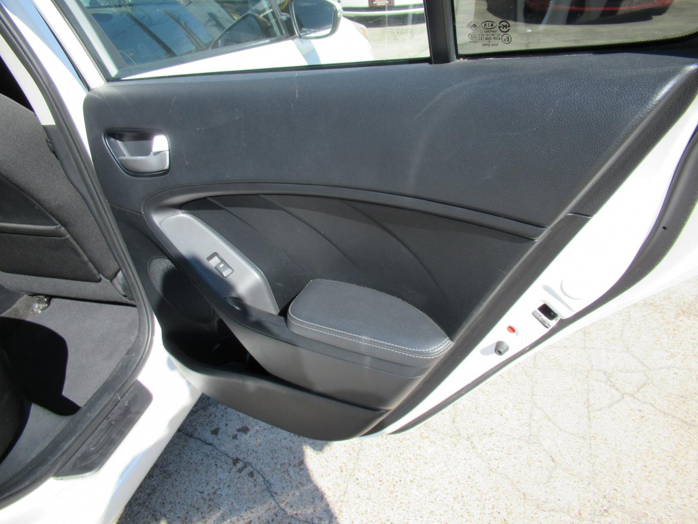 2018 White /Black Kia Forte 5-Door LX (KNAFK5A86J5) with an 2.0L L4 DOHC 16V engine, 6A transmission, located at 1511 North Shepherd Dr., Houston, TX, 77008, (281) 657-1221, 29.798361, -95.412560 - 2018 Kia Forte5 LX VIN: KNAFK5A86J5773997 Vehicle Details Hatchback 4 DR 2.0L I4 F DOHC 16V Gasoline Front wheel drive- Photo#13