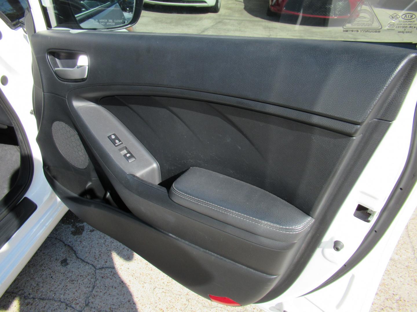2018 White /Black Kia Forte 5-Door LX (KNAFK5A86J5) with an 2.0L L4 DOHC 16V engine, 6A transmission, located at 1511 North Shepherd Dr., Houston, TX, 77008, (281) 657-1221, 29.798361, -95.412560 - 2018 Kia Forte5 LX VIN: KNAFK5A86J5773997 Vehicle Details Hatchback 4 DR 2.0L I4 F DOHC 16V Gasoline Front wheel drive- Photo#14