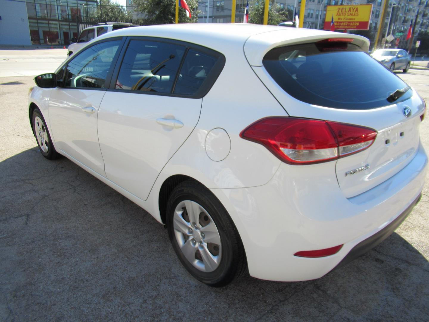 2018 White /Black Kia Forte 5-Door LX (KNAFK5A86J5) with an 2.0L L4 DOHC 16V engine, 6A transmission, located at 1511 North Shepherd Dr., Houston, TX, 77008, (281) 657-1221, 29.798361, -95.412560 - 2018 Kia Forte5 LX VIN: KNAFK5A86J5773997 Vehicle Details Hatchback 4 DR 2.0L I4 F DOHC 16V Gasoline Front wheel drive- Photo#19