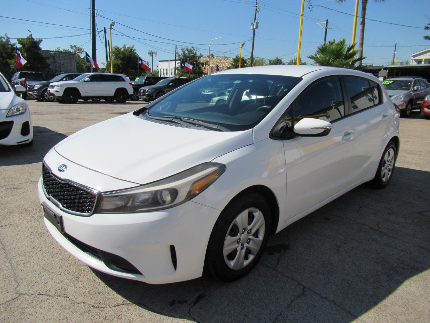 2018 White /Black Kia Forte 5-Door LX (KNAFK5A86J5) with an 2.0L L4 DOHC 16V engine, 6A transmission, located at 1511 North Shepherd Dr., Houston, TX, 77008, (281) 657-1221, 29.798361, -95.412560 - 2018 Kia Forte5 LX VIN: KNAFK5A86J5773997 Vehicle Details Hatchback 4 DR 2.0L I4 F DOHC 16V Gasoline Front wheel drive- Photo#25