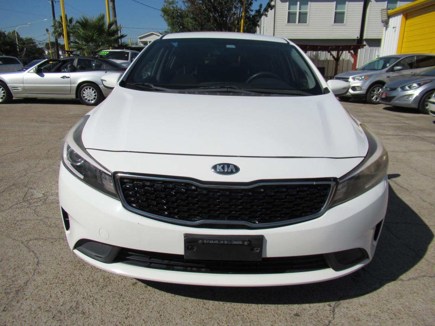 2018 White /Black Kia Forte 5-Door LX (KNAFK5A86J5) with an 2.0L L4 DOHC 16V engine, 6A transmission, located at 1511 North Shepherd Dr., Houston, TX, 77008, (281) 657-1221, 29.798361, -95.412560 - 2018 Kia Forte5 LX VIN: KNAFK5A86J5773997 Vehicle Details Hatchback 4 DR 2.0L I4 F DOHC 16V Gasoline Front wheel drive- Photo#24