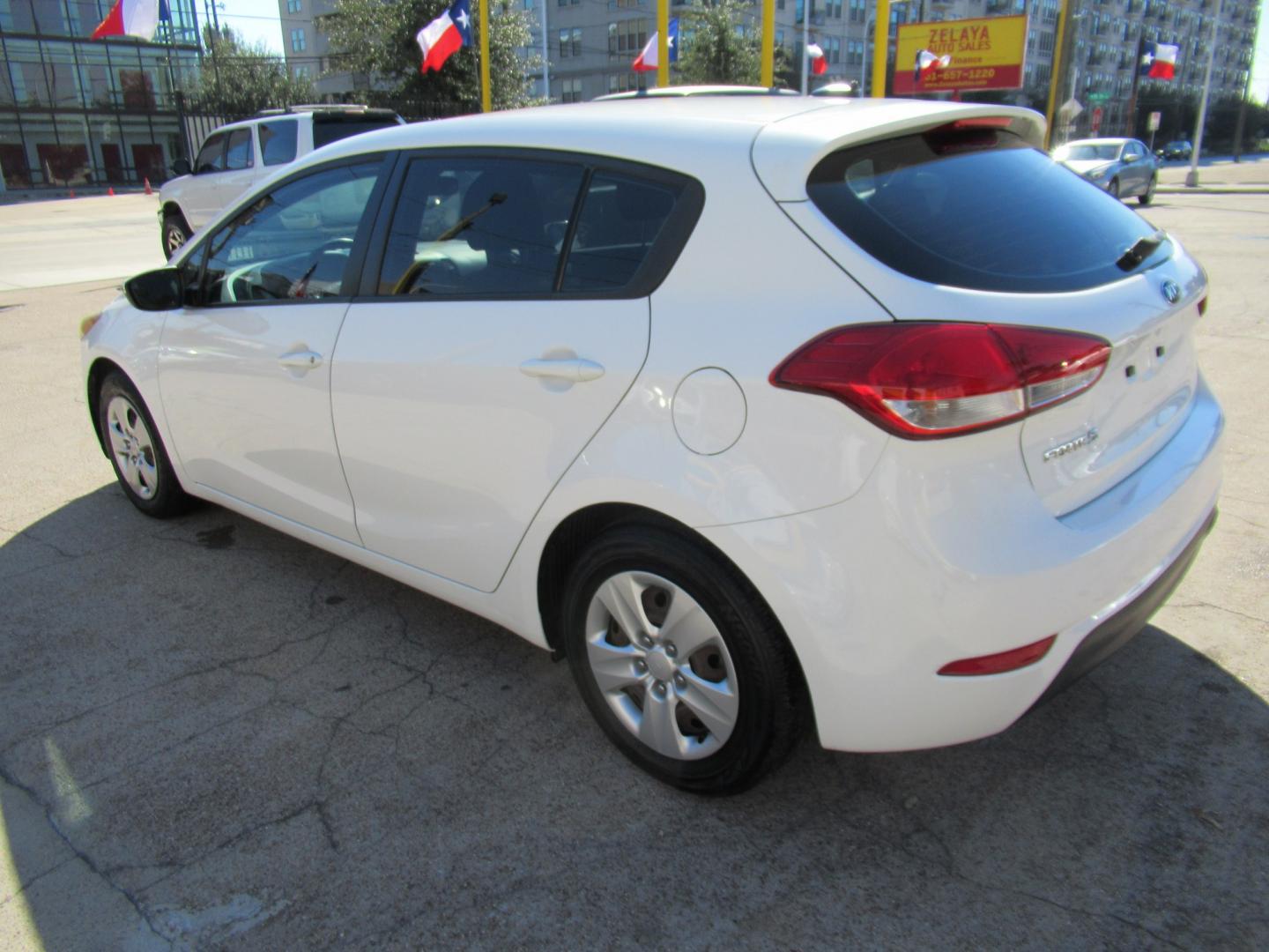 2018 White /Black Kia Forte 5-Door LX (KNAFK5A86J5) with an 2.0L L4 DOHC 16V engine, 6A transmission, located at 1511 North Shepherd Dr., Houston, TX, 77008, (281) 657-1221, 29.798361, -95.412560 - 2018 Kia Forte5 LX VIN: KNAFK5A86J5773997 Vehicle Details Hatchback 4 DR 2.0L I4 F DOHC 16V Gasoline Front wheel drive- Photo#26