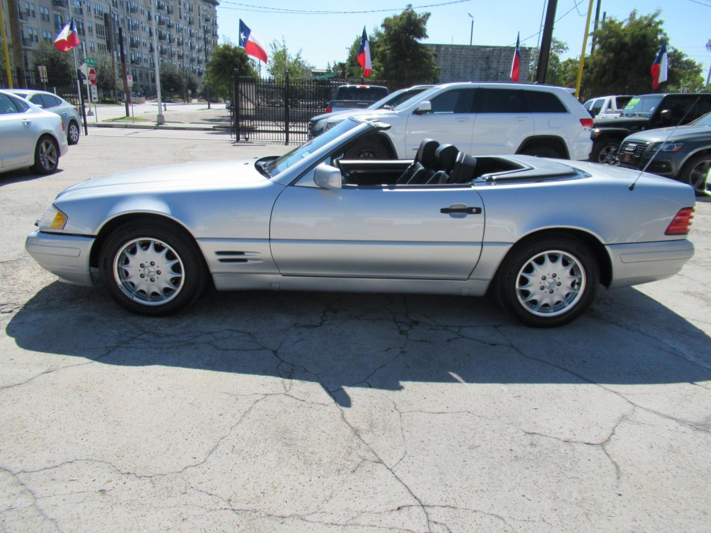 1997 Silver /Black Mercedes-Benz SL-Class SL500 40th Anniv. Roadster (WDBFA67F7VF) with an 5.0L V8 DOHC 32V engine, 5A OD transmission, located at 1511 North Shepherd Dr., Houston, TX, 77008, (281) 657-1221, 29.798361, -95.412560 - 1997 Mercedes-Benz SL-Class SL 500 VIN: WDBFA67F7VF147634 Vehicle Details Convertible 5.0L V8 F Gasoline Rear wheel drive- Photo#21