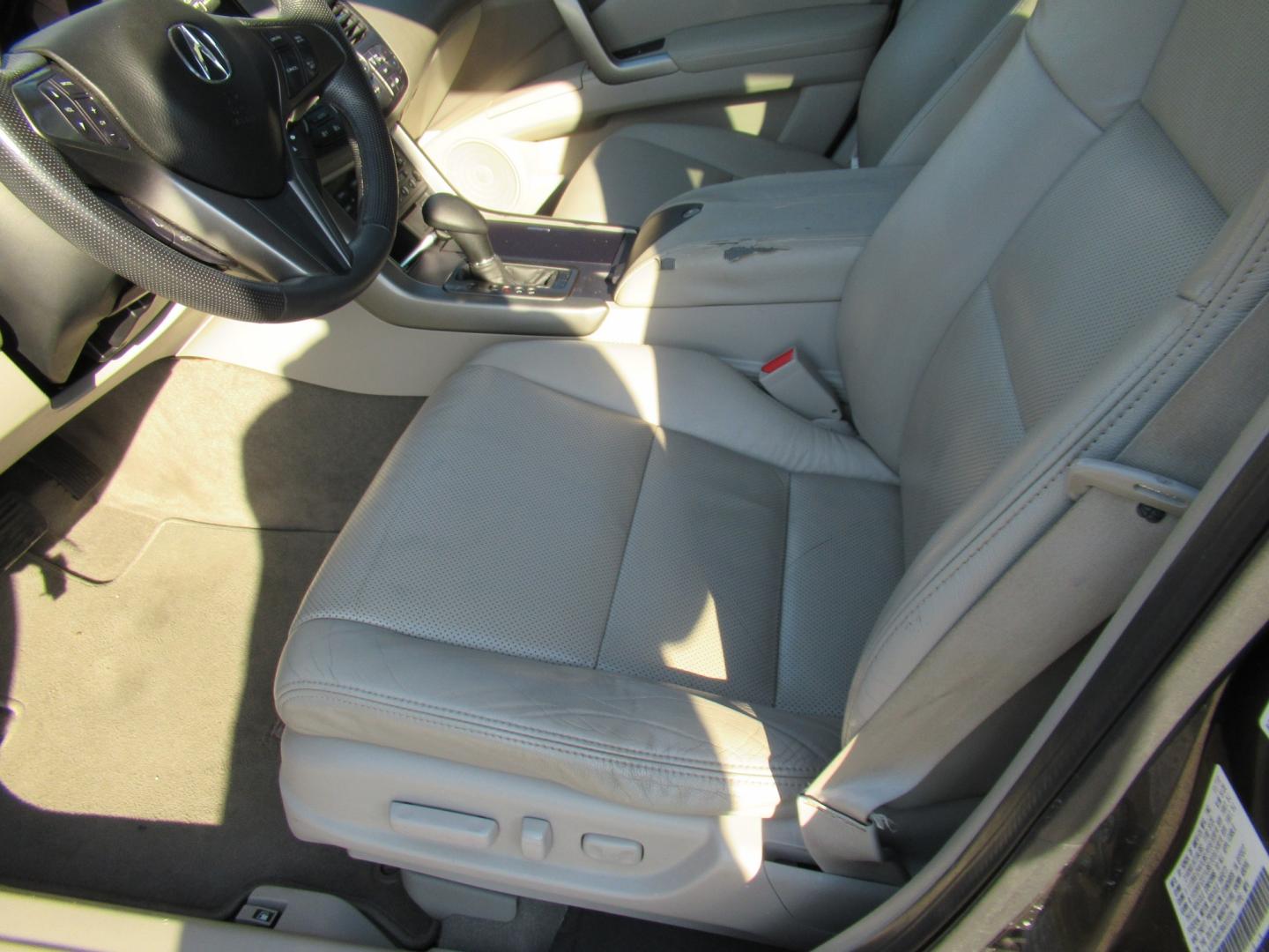 2011 Gray /Gray Acura RDX 5-Spd AT with Technology Package (5J8TB2H57BA) with an 2.3L L4 DOHC 16V engine, 5A transmission, located at 1511 North Shepherd Dr., Houston, TX, 77008, (281) 657-1221, 29.798361, -95.412560 - 2011 Acura RDX W/Tech VIN: 5J8TB2H57BA003334 Vehicle Details 4 Door Wagon/Sport Utility 2.3L I4 F DOHC 16V Gasoline Front wheel drive- Photo#4