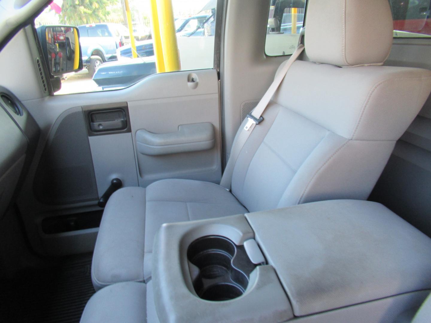 2016 Black /Gray Ford F-150 XL 6.5-ft. Bed 2WD (1FTMF1CP6GK) with an 2.7L V6 DOHC 24V engine, 6A transmission, located at 1511 North Shepherd Dr., Houston, TX, 77008, (281) 657-1221, 29.798361, -95.412560 - 2006 Ford F-150 XL VIN: 1FTRF12246NA42631 Vehicle Details Pickup 4.2L V6 F Gasoline Rear wheel drive Crank windows and locks so you don't have to worry- Photo#2