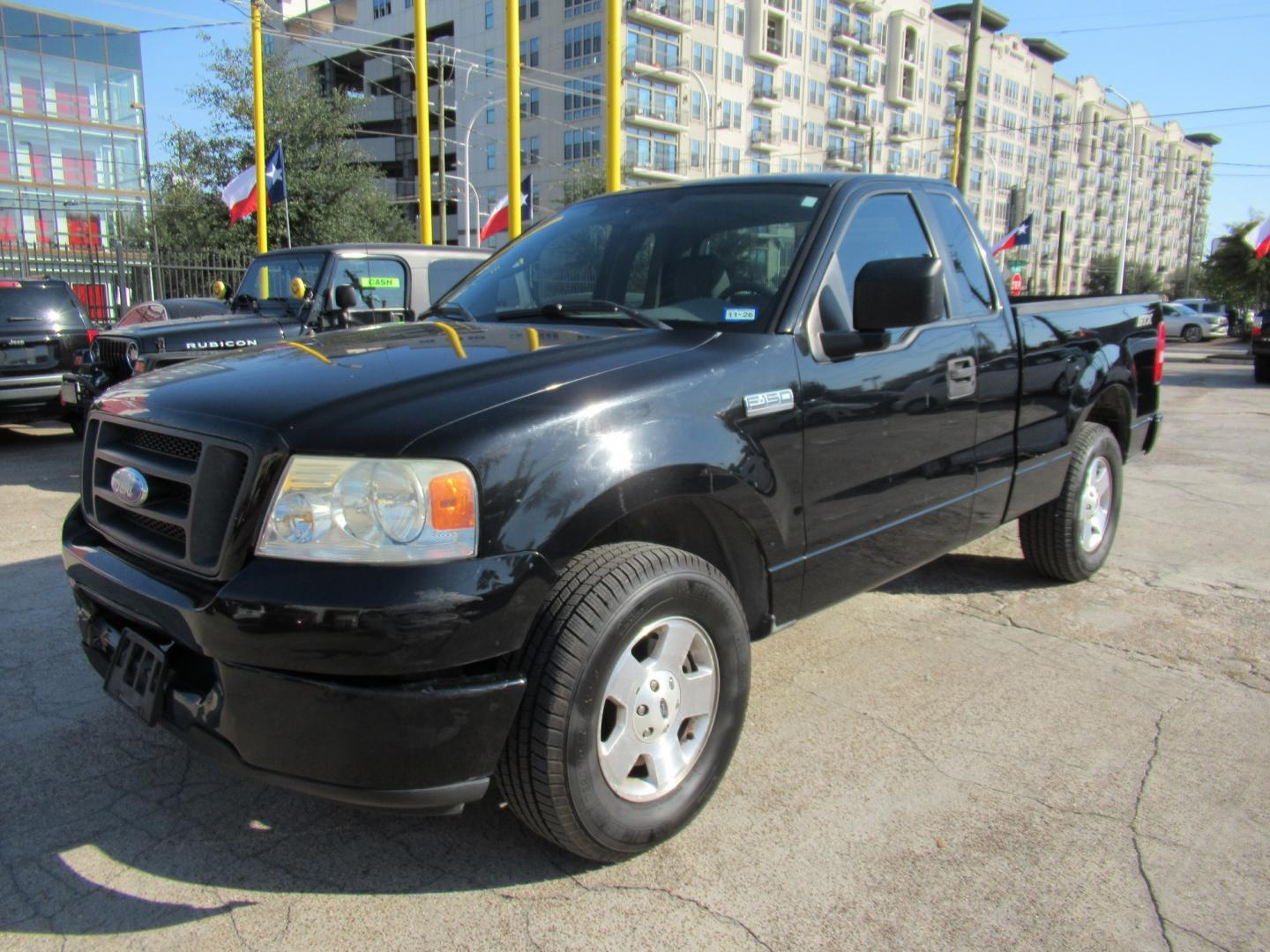 2016 Black /Gray Ford F-150 XL 6.5-ft. Bed 2WD (1FTMF1CP6GK) with an 2.7L V6 DOHC 24V engine, 6A transmission, located at 1511 North Shepherd Dr., Houston, TX, 77008, (281) 657-1221, 29.798361, -95.412560 - 2006 Ford F-150 XL VIN: 1FTRF12246NA42631 Vehicle Details Pickup 4.2L V6 F Gasoline Rear wheel drive Crank windows and locks so you don't have to worry- Photo#7