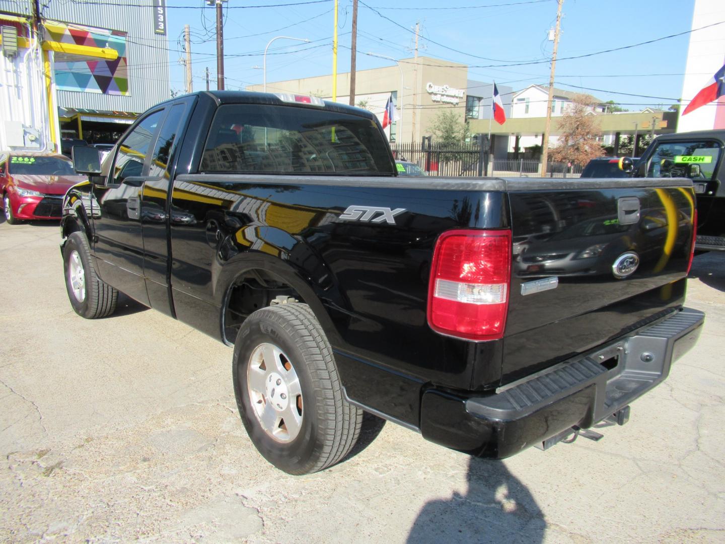 2016 Black /Gray Ford F-150 XL 6.5-ft. Bed 2WD (1FTMF1CP6GK) with an 2.7L V6 DOHC 24V engine, 6A transmission, located at 1511 North Shepherd Dr., Houston, TX, 77008, (281) 657-1221, 29.798361, -95.412560 - 2006 Ford F-150 XL VIN: 1FTRF12246NA42631 Vehicle Details Pickup 4.2L V6 F Gasoline Rear wheel drive Crank windows and locks so you don't have to worry- Photo#9