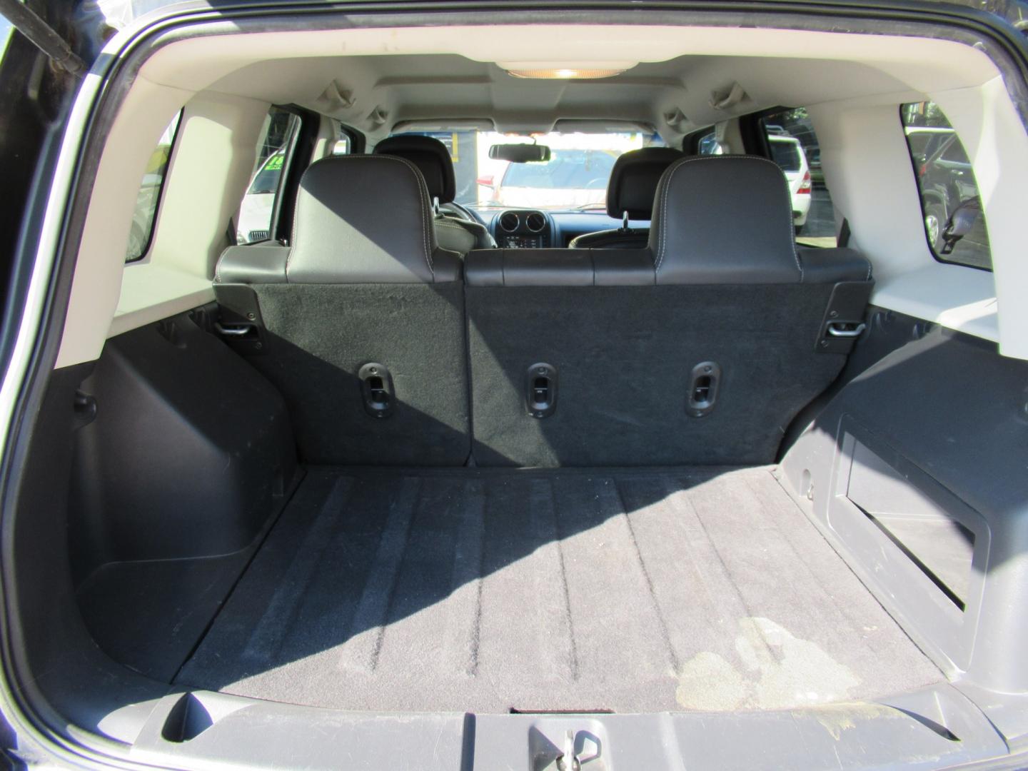 2016 Black /Black Jeep Patriot Sport 2WD (1C4NJPBA2GD) with an 2.0L L4 DOHC 16V engine, Automatic transmission, located at 1511 North Shepherd Dr., Houston, TX, 77008, (281) 657-1221, 29.798361, -95.412560 - 2016 Jeep Patriot Sport SE VIN: 1C4NJPBA2GD748110 Vehicle Details 4 Door Wagon/Sport Utility 2.0L I4 F DOHC 16V Gasoline Front wheel drive- Photo#7