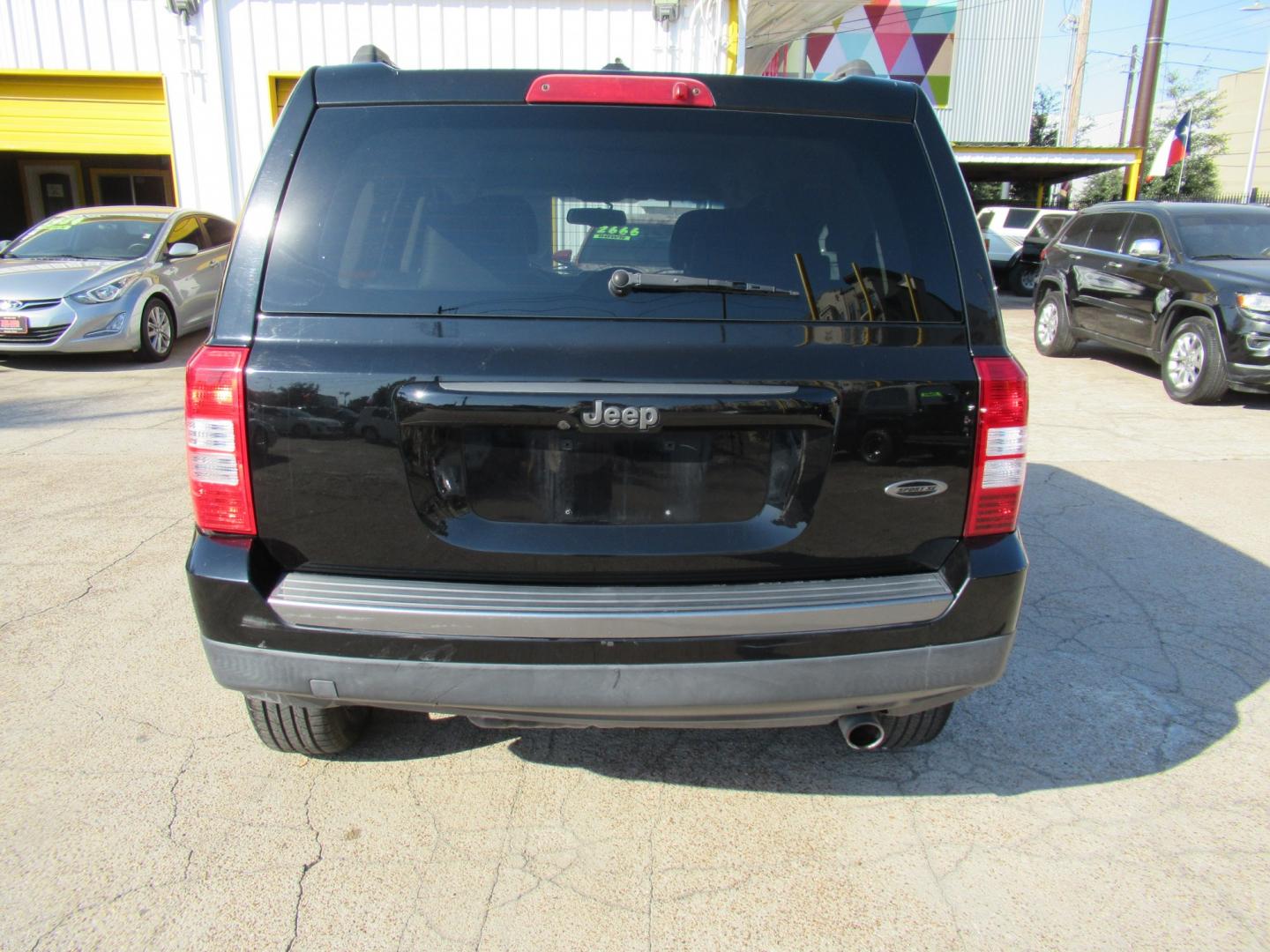 2016 Black /Black Jeep Patriot Sport 2WD (1C4NJPBA2GD) with an 2.0L L4 DOHC 16V engine, Automatic transmission, located at 1511 North Shepherd Dr., Houston, TX, 77008, (281) 657-1221, 29.798361, -95.412560 - 2016 Jeep Patriot Sport SE VIN: 1C4NJPBA2GD748110 Vehicle Details 4 Door Wagon/Sport Utility 2.0L I4 F DOHC 16V Gasoline Front wheel drive- Photo#17