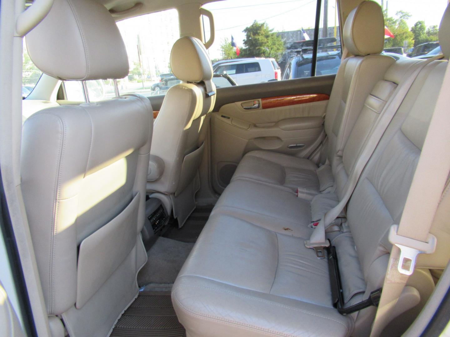 2005 White /Tan Lexus GX 470 Sport Utility (JTJBT20X050) with an 4.7L V8 DOHC 32V engine, 5A OD transmission, located at 1511 North Shepherd Dr., Houston, TX, 77008, (281) 657-1221, 29.798361, -95.412560 - 2005 Lexus GX 470 VIN: JTJBT20X050081823 Vehicle Details 4 Door Wagon/Sport Utility 4.7L V8 F 32V Gasoline All wheel drive- Photo#2