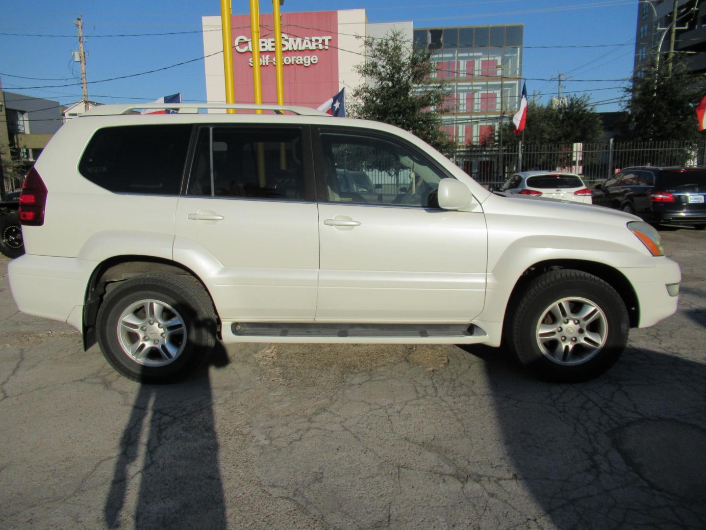 2005 White /Tan Lexus GX 470 Sport Utility (JTJBT20X050) with an 4.7L V8 DOHC 32V engine, 5A OD transmission, located at 1511 North Shepherd Dr., Houston, TX, 77008, (281) 657-1221, 29.798361, -95.412560 - 2005 Lexus GX 470 VIN: JTJBT20X050081823 Vehicle Details 4 Door Wagon/Sport Utility 4.7L V8 F 32V Gasoline All wheel drive- Photo#6