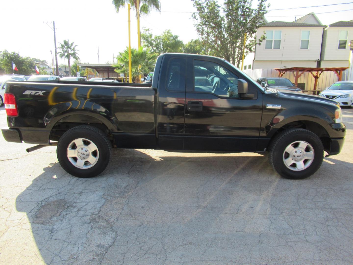 2006 Black /Gray Ford F-150 STX 2WD (1FTRF12246N) with an 4.2L V6 OHV 12V engine, Automatic transmission, located at 1511 North Shepherd Dr., Houston, TX, 77008, (281) 657-1221, 29.798361, -95.412560 - 2006 Ford F-150 XL VIN: 1FTRF12246NA42631 Vehicle Details Pickup 4.2L V6 F Gasoline Rear wheel drive Roll up windows manual locks so no worries- Photo#3