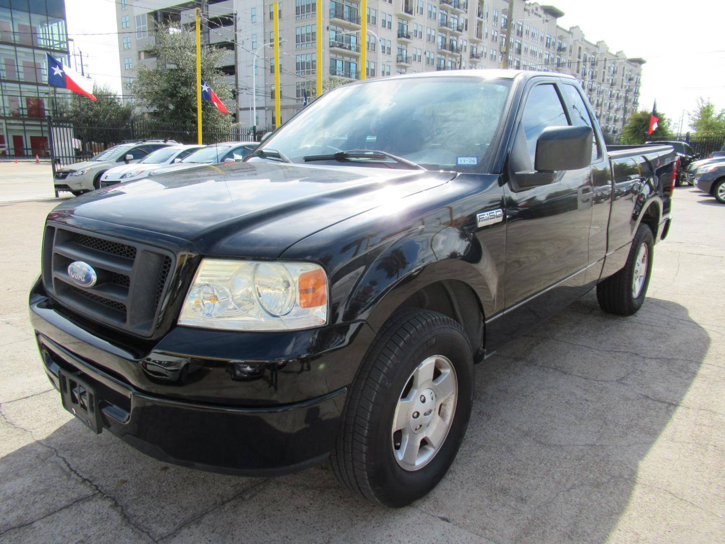 2006 Black /Gray Ford F-150 STX 2WD (1FTRF12246N) with an 4.2L V6 OHV 12V engine, Automatic transmission, located at 1511 North Shepherd Dr., Houston, TX, 77008, (281) 657-1221, 29.798361, -95.412560 - 2006 Ford F-150 XL VIN: 1FTRF12246NA42631 Vehicle Details Pickup 4.2L V6 F Gasoline Rear wheel drive Roll up windows manual locks so no worries- Photo#15