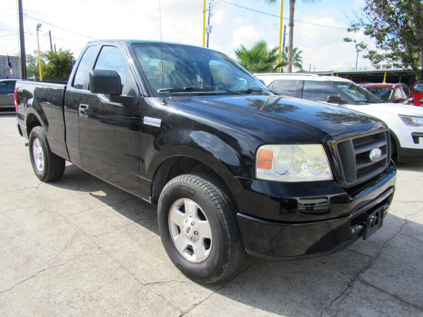 2006 Black /Gray Ford F-150 STX 2WD (1FTRF12246N) with an 4.2L V6 OHV 12V engine, Automatic transmission, located at 1511 North Shepherd Dr., Houston, TX, 77008, (281) 657-1221, 29.798361, -95.412560 - 2006 Ford F-150 XL VIN: 1FTRF12246NA42631 Vehicle Details Pickup 4.2L V6 F Gasoline Rear wheel drive Roll up windows manual locks so no worries- Photo#17